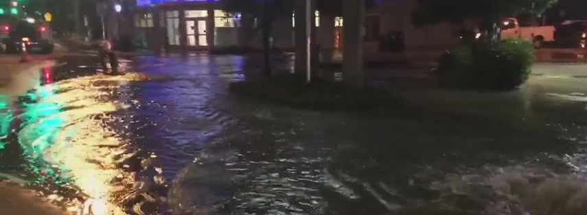 La policía cerró la calle y dejó abierto solamente un carril