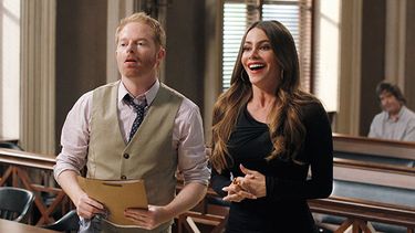 Habrá que estar pendientes de la nominación de Sofía Vergara por su papel de Gloria en Modern Family, una serie que le ha abierto las puertas de Hollywood de par en par. (AP)