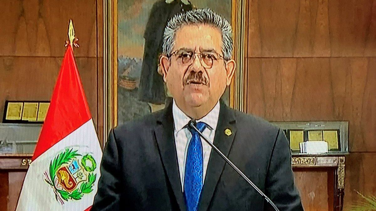 Presidente Interino De Peru Dimite Al Cargo