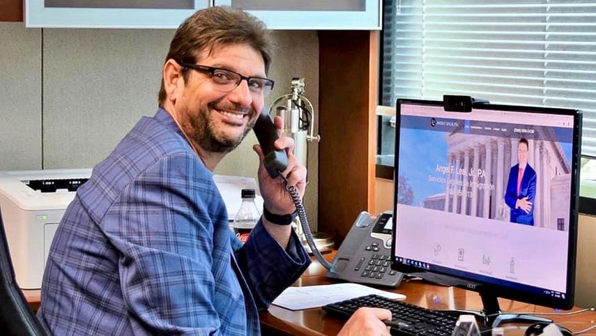 El abogado de inmigraci&oacute;n &Aacute;ngel Leal.