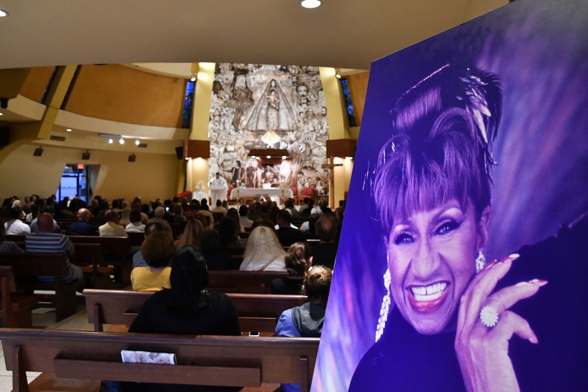 Este lunes se celebró una misa en la Ermita de la Caridad en honor a Celia Cruz a sus 15 años de su fallecimiento.&nbsp;