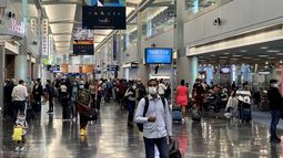Aeropuerto de Miami con una gran cantidad de viajeros 