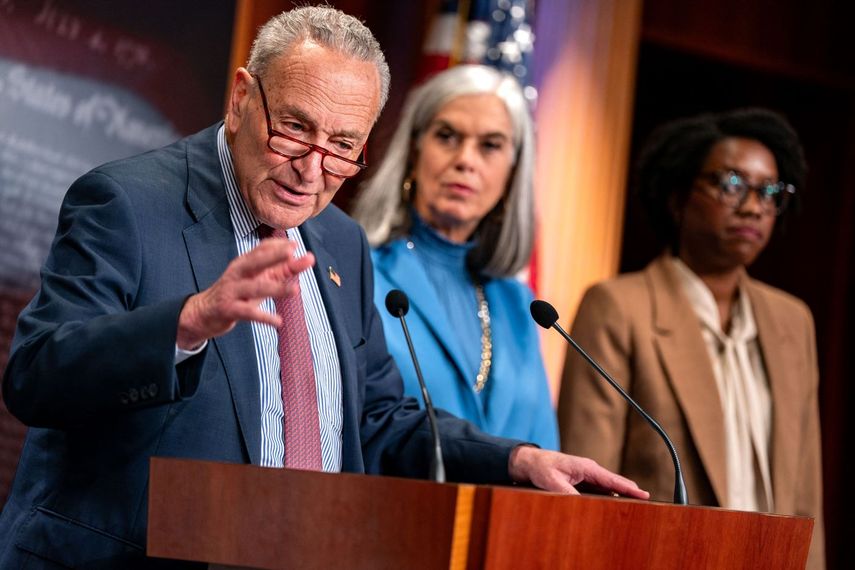 El líder de los demócratas en el Senado Chuck Schumer en una conferencia de prensa.