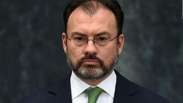 Cobarde es quien usa el poder del Estado para desmantelar la democracia y arremeter contra su propio pueblo, sostuvo el canciller mexicano, Luis Videgaray