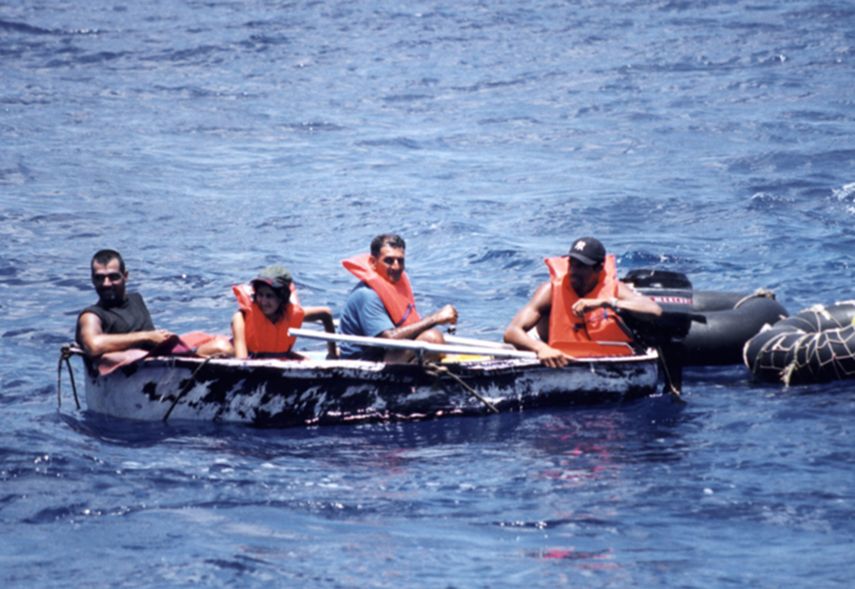 Decenas de cubanos siguen lanzándose al mar en busca de libertad en EEUU. (ARCHIVO)