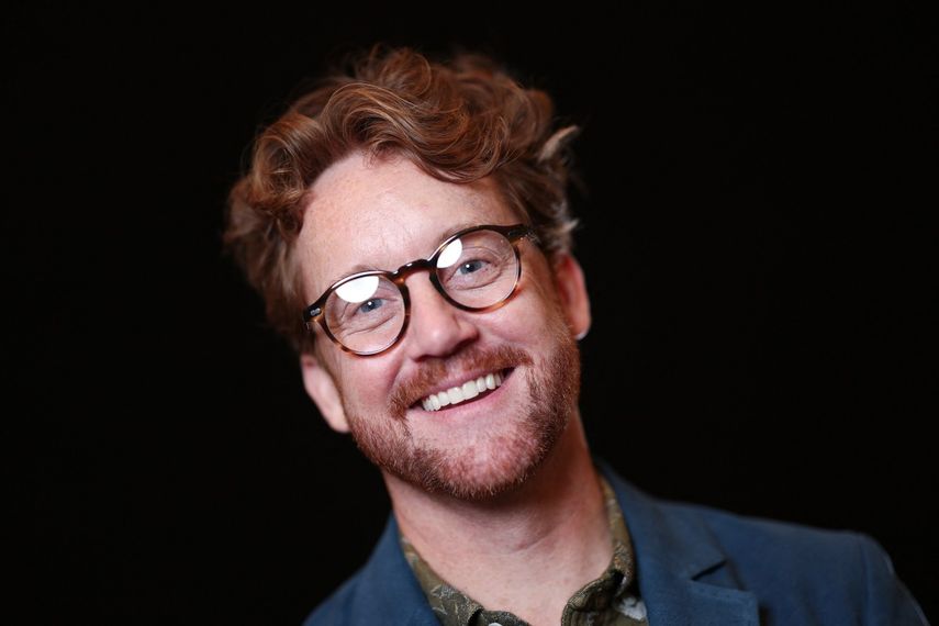 El director estadounidense Clint Bentley, nominado a Mejor Guion Adaptado por Sueño de Trenes posa durante una sesión de fotos antes del 98.º Almuerzo de Nominados a los Premios Óscar en el hotel Beverly Hilton de Beverly Hills, California, el 10 de febrero de 2026.