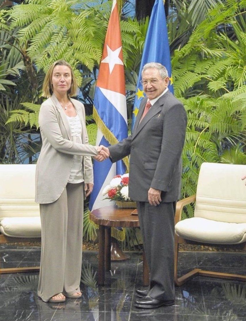 Mogherini se reúne con Raúl Castro durante su visita a Cuba en 2018. &nbsp;