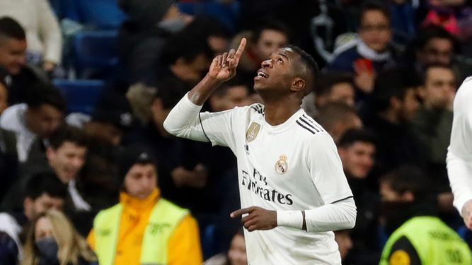 Vinicius, quien aún no ha jugado bajo las órdenes de Zidane, dijo estar tranquilo sobre si volverá con la vitola de titular o no porque sabe que con el francés en el banquillo la oportunidad va a aparecer.