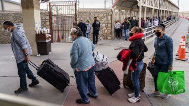 Inmigrantes llegan a Estados Unidos.