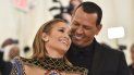 En esta foto de archivo tomada el 7 de mayo de 2018, JLo y Alex Rodríguez llegan para la Gala Met 2018 en el Museo Metropolitano de Arte de Nueva York. En esta foto de archivo tomada el 7 de mayo de 2018, JLo y Alex Rodríguez llegan para la Gala Met 2018 en el Museo Metropolitano de Arte de Nueva York.
