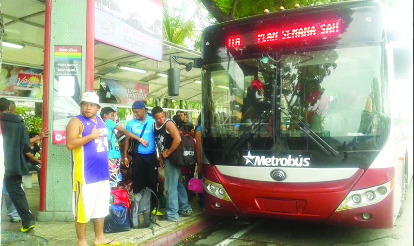 Este año, según afirma el ministro para el Turismo, Andrés Izarra, se han registrado “niveles récords de movilización” en los primeros días de este asueto cristiano. Las proyecciones iniciales – según el ministro “chévere”- estaban alrededor del 17% de