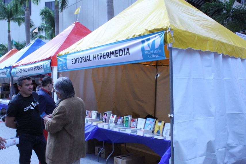 Ambiente en la edición anterior de la Feria del Libro de Miami.