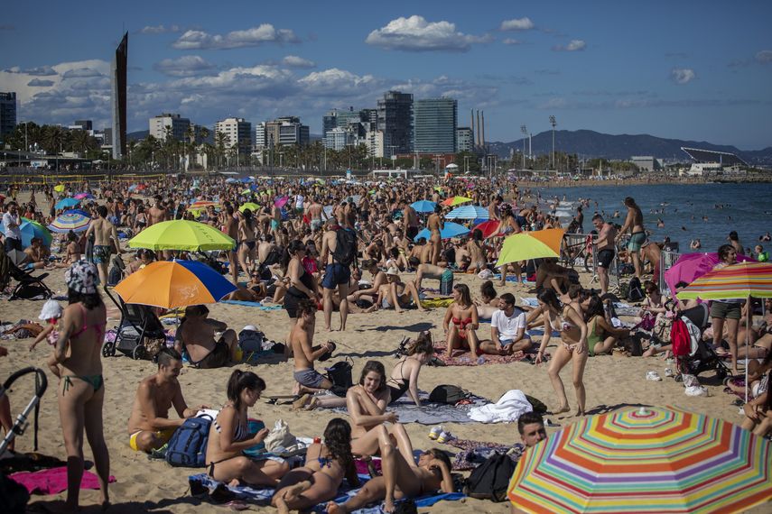 Imagen de una playa en Baracelona este fin de semana. 