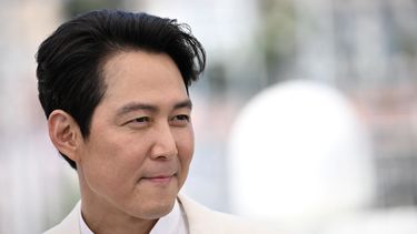 El actor y director surcoreano Lee Jung-jae posa durante una sesión fotográfica para la película Hunt en la 75ª edición del Festival de Cine de Cannes en Cannes, sur de Francia, el 19 de mayo de 2022. &nbsp;