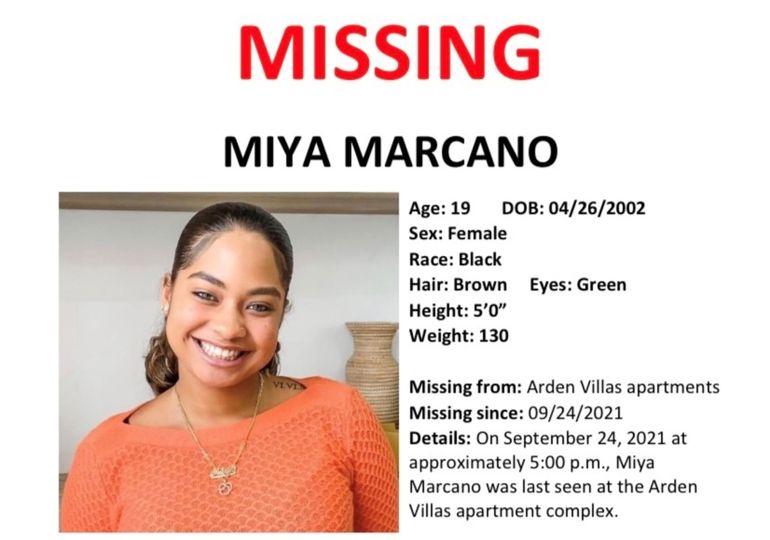 La foto distribuida por la comisaría de Orlando, Florida, muestra parte de un cartel con una foto de Miya Marcano, desaparecida. 