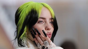 Billie Eilish llega a la ceremonia de los premios Oscar el 9 de febrero de 2020 en el Teatro Dolby en Los Angeles.&nbsp;
