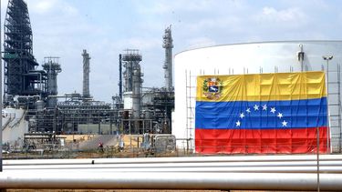 El objetivo del plan (petrolero) sería evitar el boicot que han implementado los Estados Unidos de América y la Comunidad Europea, según precisó el comerciante venezolano Wilmer Ruperti.
