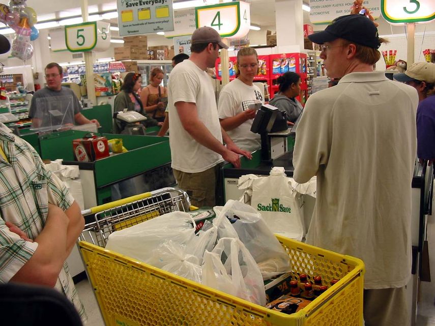 Debe tener presente la importancia de acopiar alimentos, agua y otros artículos de primera necesidad.&nbsp;