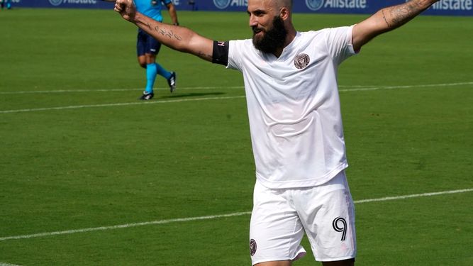 El delantero del Inter de Miami Gonzalo Higuaín celebra después de anotar un gol en la temporada de 2021