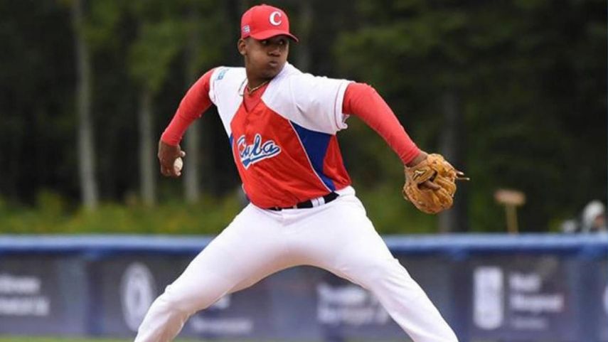 El lanzador Ubert Mejías es el segundo beisbolista cubano que abandona el equipo en menos de una semana
