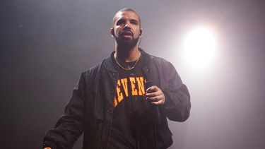 En esta fotografía de archivo del 5 de agosto de 2016, Drake actúa en concierto como parte de la gira Summer Sixteen en Nueva York.