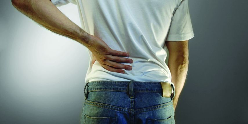 El dolor de espalda puede comenzar en el medio de la columna.