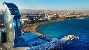Hotel W Barcelona, ubicado en la playa de la Barceloneta.