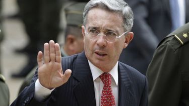 uribe: en venezuela manipulan a testigos para acusarme del asesinato de serra