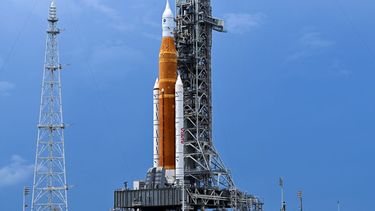 Cohete Artemis 1 descansa en plataforma de lanzamiento, de Cabo Cañaveral, en Florida.