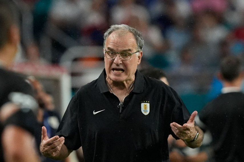 El técnico de Uruguay Marcelo Bielsa durante el partido contra Panamá por el Grupo C de la Copa América, el domingo 23 de junio de 2024, en Miami Gardens, Florida, el domingo 23 de junio de 2024.&nbsp;