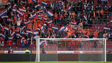 Aficionados presencian el partido de las eliminatorias mundialistas entre Holanda y Letonia en el estadioJohan Cruyff de Amsterdam, el sábado 27 de marzo de 2021