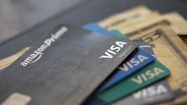 El crédito al consumo en Estados Unidos cayó en marzo por primera vez en más de ocho años, dijo la Reserva Federal.   