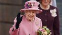 La reina Isabel II de Gran Bretaña saluda al salir después de asistir a la ceremonia de inauguración del sexto Senedd, el Parlamento de Gales, en Cardiff, Gales, el 14 de octubre de 2021. La reina Isabel II de Gran Bretaña saluda al salir después de asistir a la ceremonia de inauguración del sexto Senedd, el Parlamento de Gales, en Cardiff, Gales, el 14 de octubre de 2021.