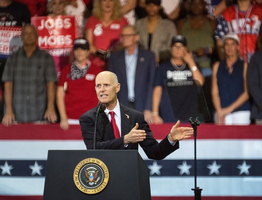 A pesar de que hay más votantes registrados demócratas que republicanos dentro de la población hispana en Florida, el estado, en sus ramas ejecutiva y legislativa, está en manos de los republicanos. En la gráfica Rick Scott en campaña en las pasadas elecciones de 2018.