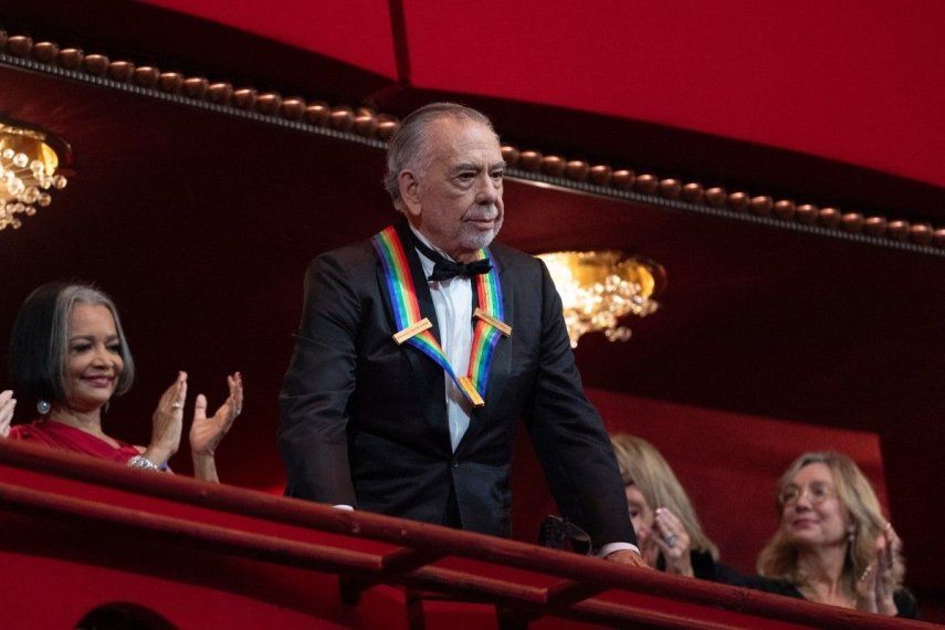 El director Francis Ford Coppola recibe aplausos en la gala Kennedy Center Honors en el Kennedy Center, en Washington DC.