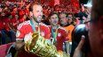 El delantero inglés del Bayern de Múnich, Harry Kane (número 09), y sus compañeros celebran con el trofeo frente a sus aficionados tras la final de la Copa de Alemania (DFB Pokal) entre el FC Bayern de Múnich y el VfB Stuttgart en el Estadio Olímpico de Berlín, el 23 de mayo de 2026.&nbsp;
