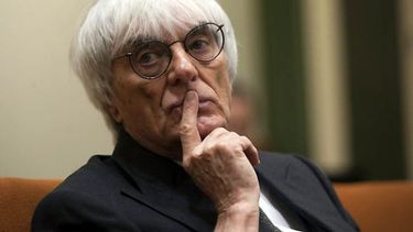 Ecclestone no quiere nadie que no compre sus mercancías. (AP)