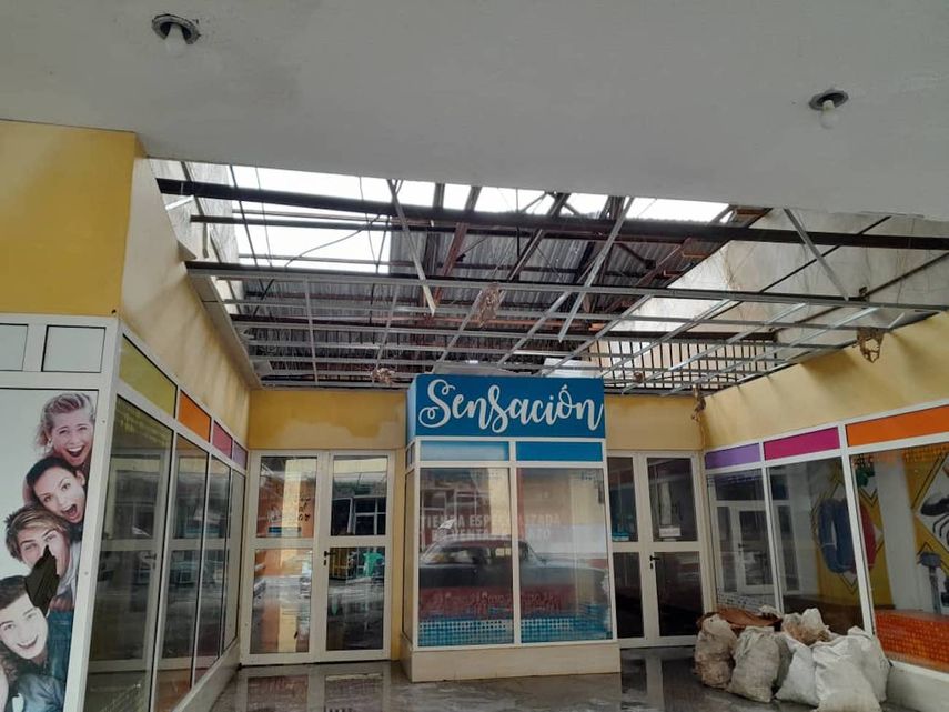 Fachada de una tienda en Pinar del Río dañada por el huracán.&nbsp;