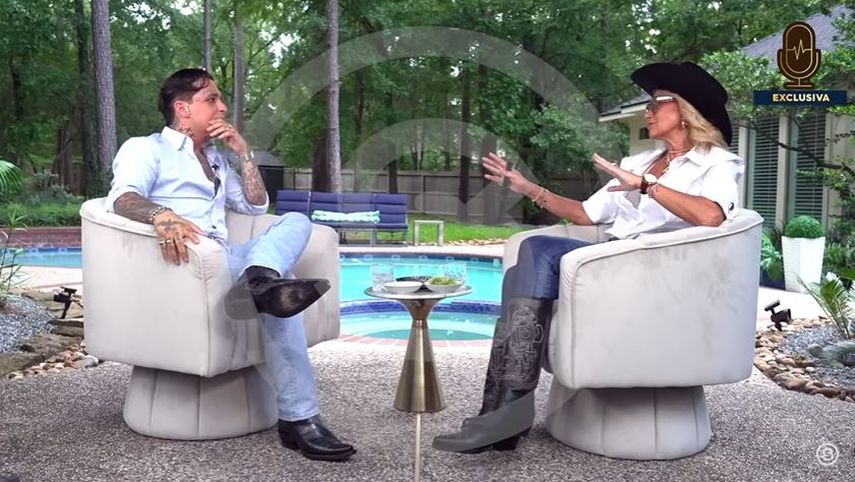 Christian Nodal y la periodista mexicana Adela Micha.