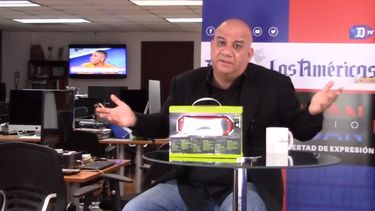 Juan Juan Almeida, anfitrión de Juan Juan al medio.