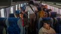 El migrante nicaragüense Benjamín Villalta, izquierda, sonríe mientras él y otros migrantes, en su mayoría centroamericanos, escuchan las instrucciones de un oficial de inmigración luego de abandonar su viaje hacia el norte, en Ciudad Isla, sur del estado de Veracruz, México. El migrante nicaragüense Benjamín Villalta, izquierda, sonríe mientras él y otros migrantes, en su mayoría centroamericanos, escuchan las instrucciones de un oficial de inmigración luego de abandonar su viaje hacia el norte, en Ciudad Isla, sur del estado de Veracruz, México.