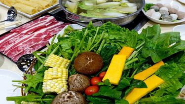 Las verduras y grasas saludables son recomendadas para enfrentar el uso excesivo de calorías cuando bajan las temperaturas