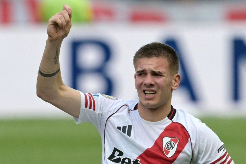El centrocampista argentino #30 de River Plate, Franco Mastantuono, hace un gesto durante el partido de fútbol del Grupo E de la Copa Mundial de Clubes de la FIFA 2025 entre el Inter de Milán de Italia y el River Plate de Argentina en el estadio Lumen Field en Seattle el 23 de junio de 2025. El futbolista ya es jugador del Real Madrid