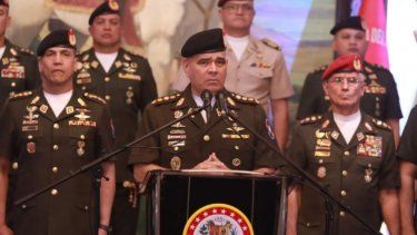Desde octubre de 2014, Nicolás Maduro mantiene al General en Jefe Vladimir Padrino López como ministro de la Defensa.
