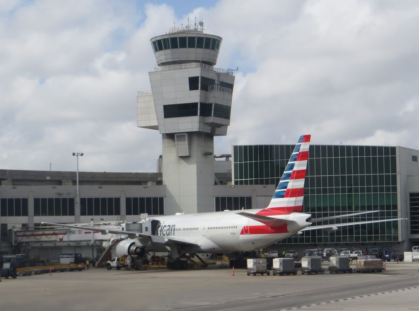 El Aeropuerto Internacional de Miami figura entre los 10 más transitados de EEUU y los 30 del mundo.