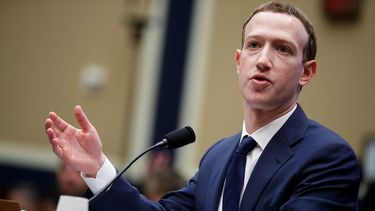 Imagen de archivo del fundador y presidente ejecutivo de Facebook, Mark Zuckerberg, mientras testificaba ante un comité del Congreso de EEUU sobre Transparencia y uso de información del usuario, el 11 de abril de 2018.