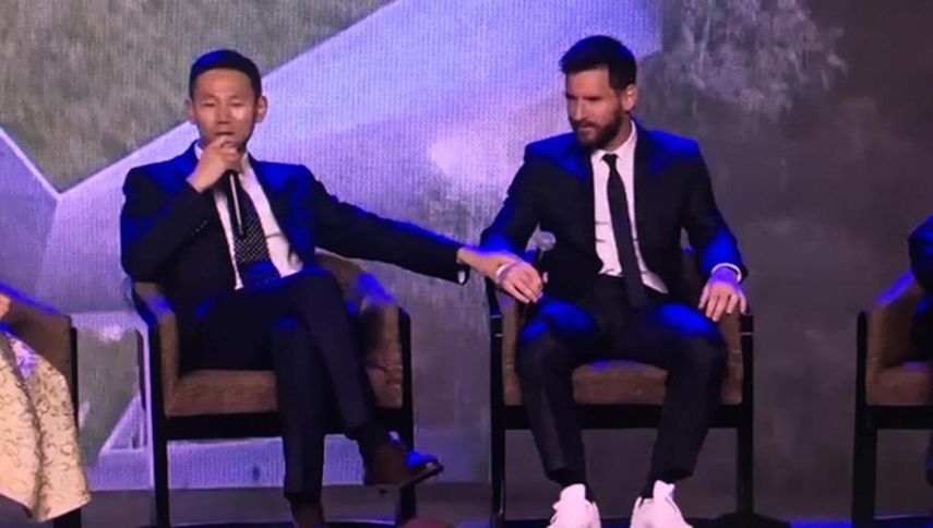 El delantero argentino se encuentra en China en donde inaugurarán un parque con su nombre.