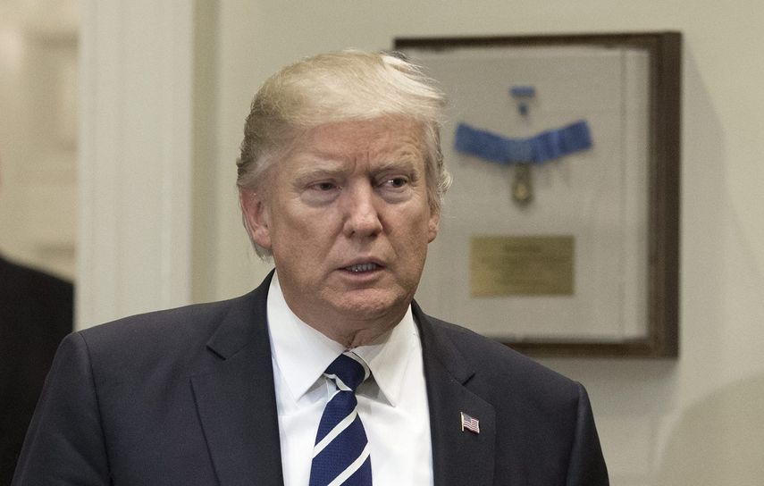 El presidente de EEUU, Donald Trump, ha afirmado que el propio James Comey, exdirector del FBI, lo llamó para asegurarle que él no estaba siendo investigado por la trama rusa.