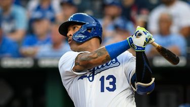 Salvador Pérez, de los Kansas City Royals, conecta un jonrón contra los Indios de Cleveland&nbsp;