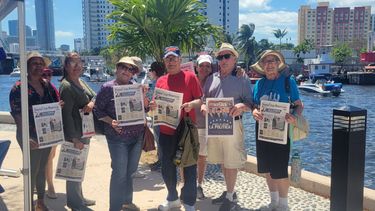 El stand de Diario Las Américas destaca entre los participantes del el 25 aniversario de Miami River Day 2024. El evento, que se desarrollará desde la 1:00 hasta las 6:00 de la tarde, ofrece una amplia variedad de actividades para todas las edades.